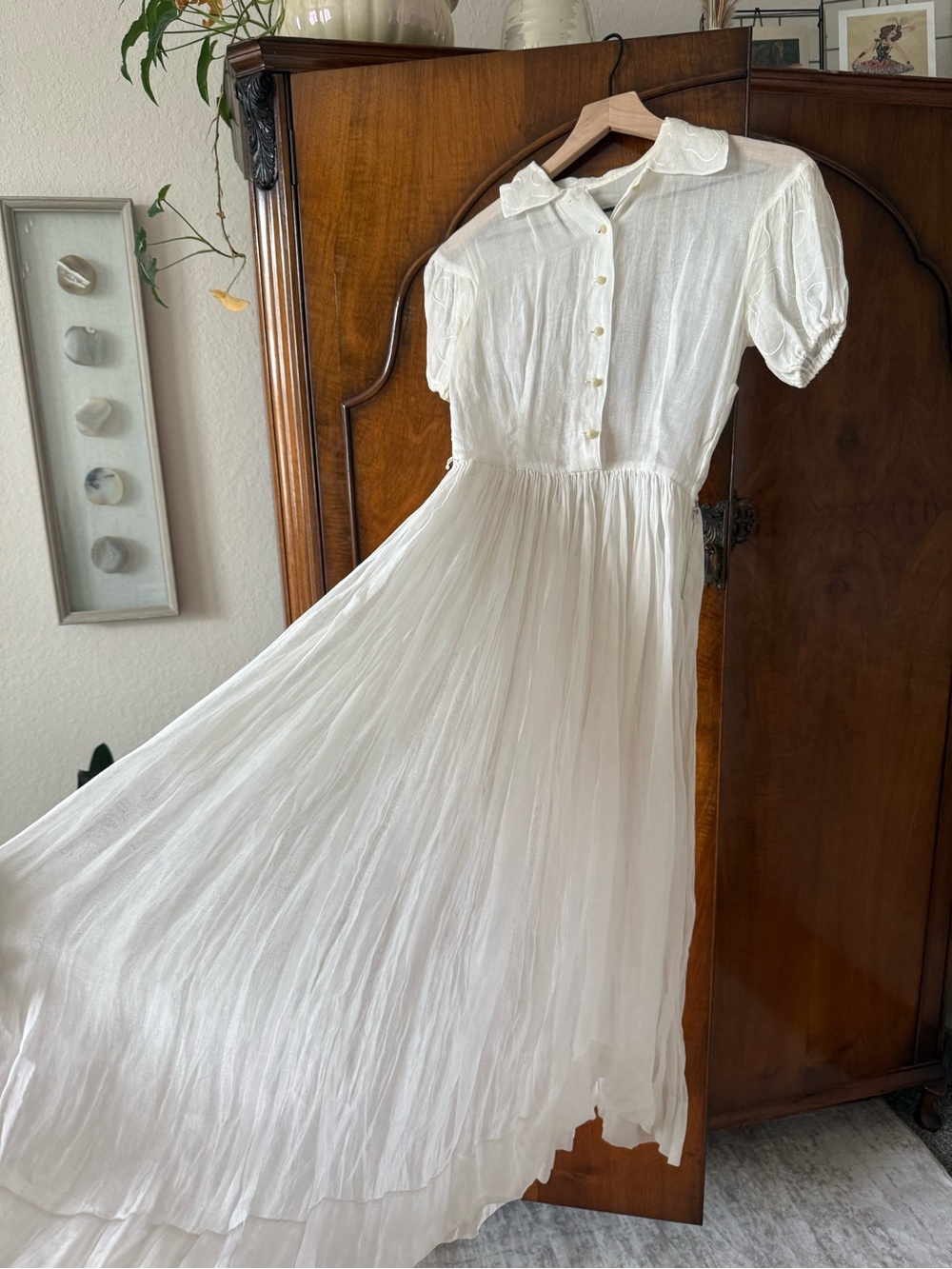 XS true vintage Sheer Ivory Button-Front Pleated Dress - Picture 3 of 4